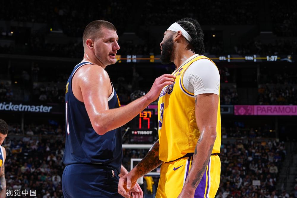 不仅归功于 不仅归功于