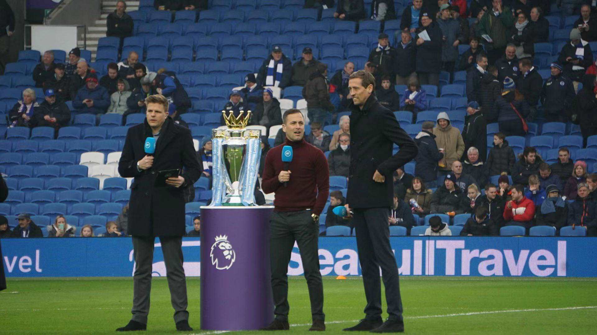 月如期举行 月如期举行